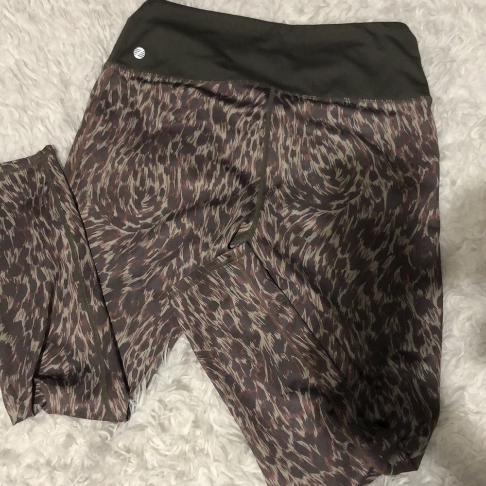 Zella legging pant Nordstrom animal print sz medium - Picture 3 of 5